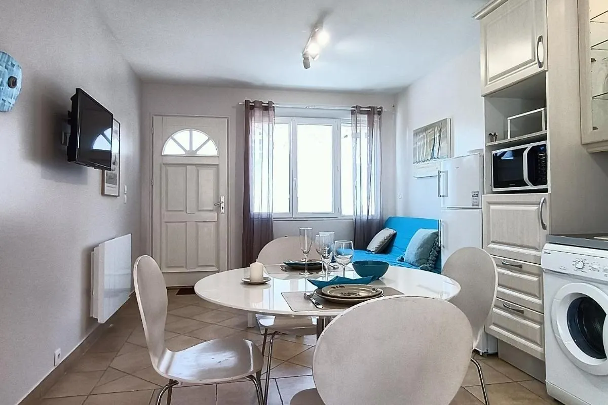 Holiday home Le Petit Chalet Bleu Cancale